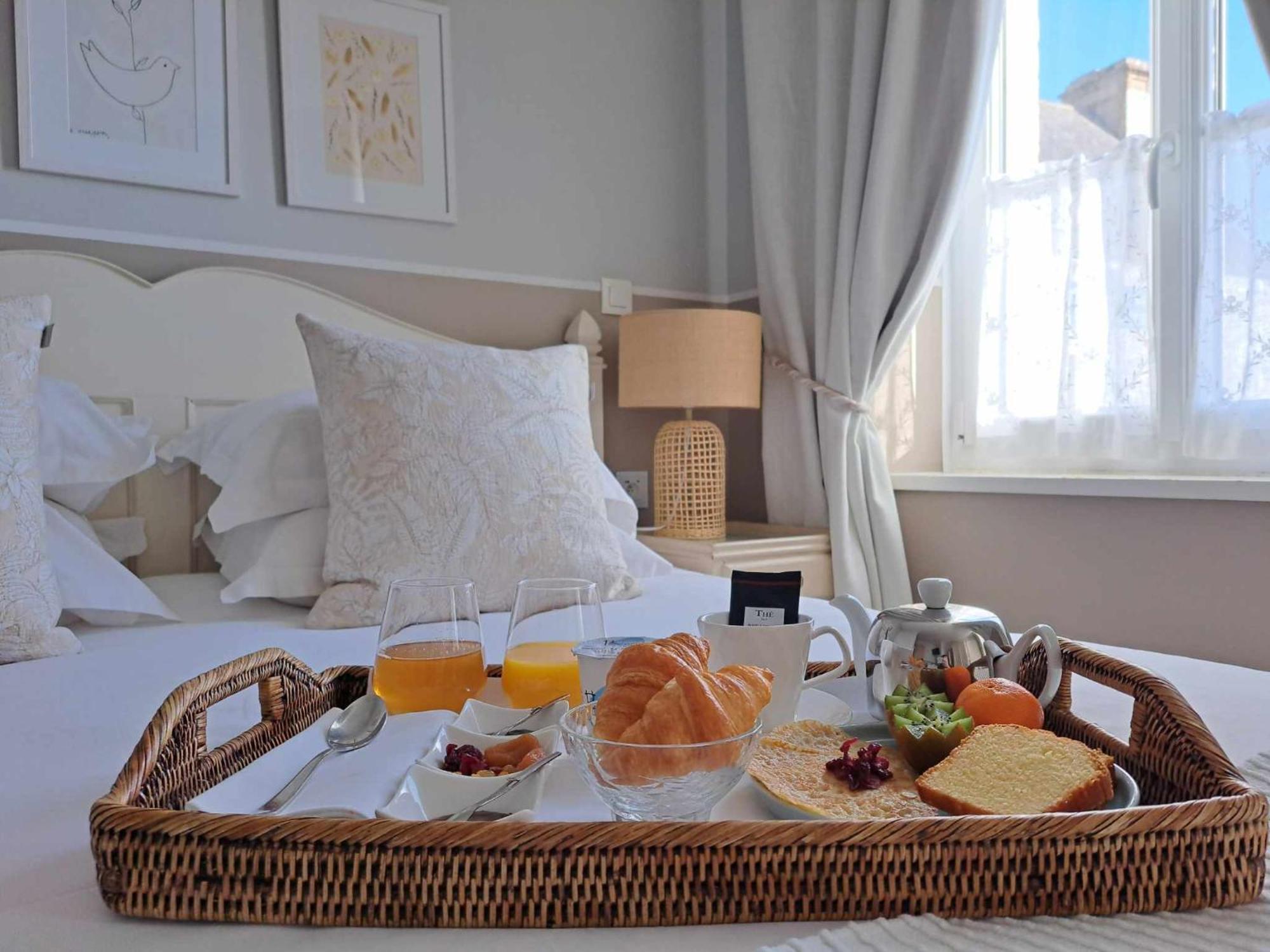 Hotel Traiteur Les Ormes, The Originals Relais Барневіль-Картере Екстер'єр фото